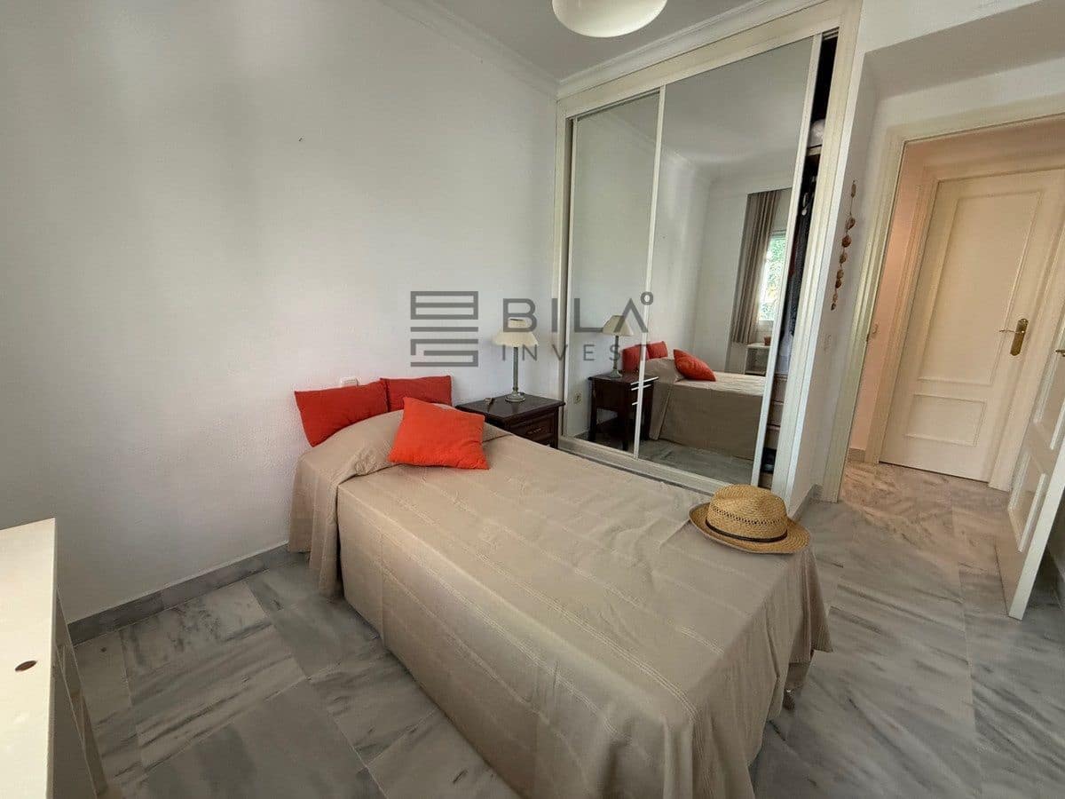 2 soveværelse Lejlighed til salg i Nueva Andalucia med swimmingpool garage - € 390.000 (Ref: 9609833)