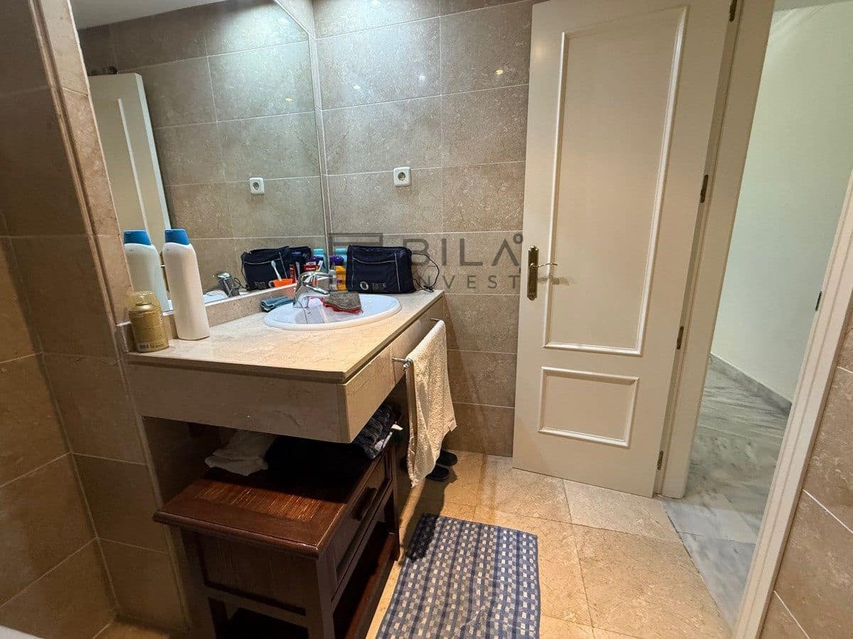 2 soveværelse Lejlighed til salg i Nueva Andalucia med swimmingpool garage - € 390.000 (Ref: 9609833)