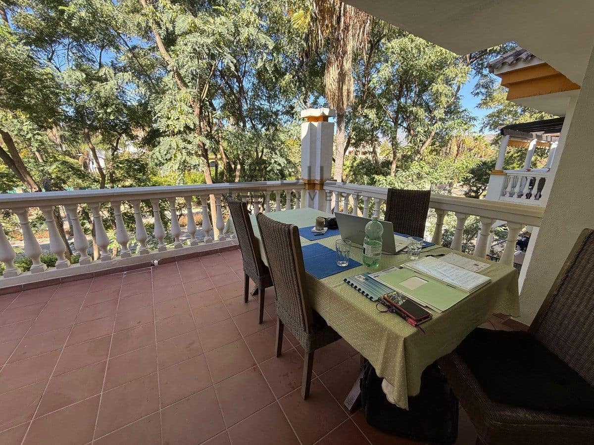 2 soveværelse Lejlighed til salg i Nueva Andalucia med swimmingpool garage - € 390.000 (Ref: 9609833)