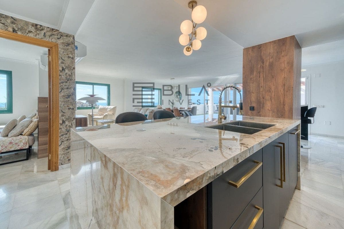 4 bedroom Penthouse for sale in Torrequebrada with pool - € 955,000 (Ref: 9609834)