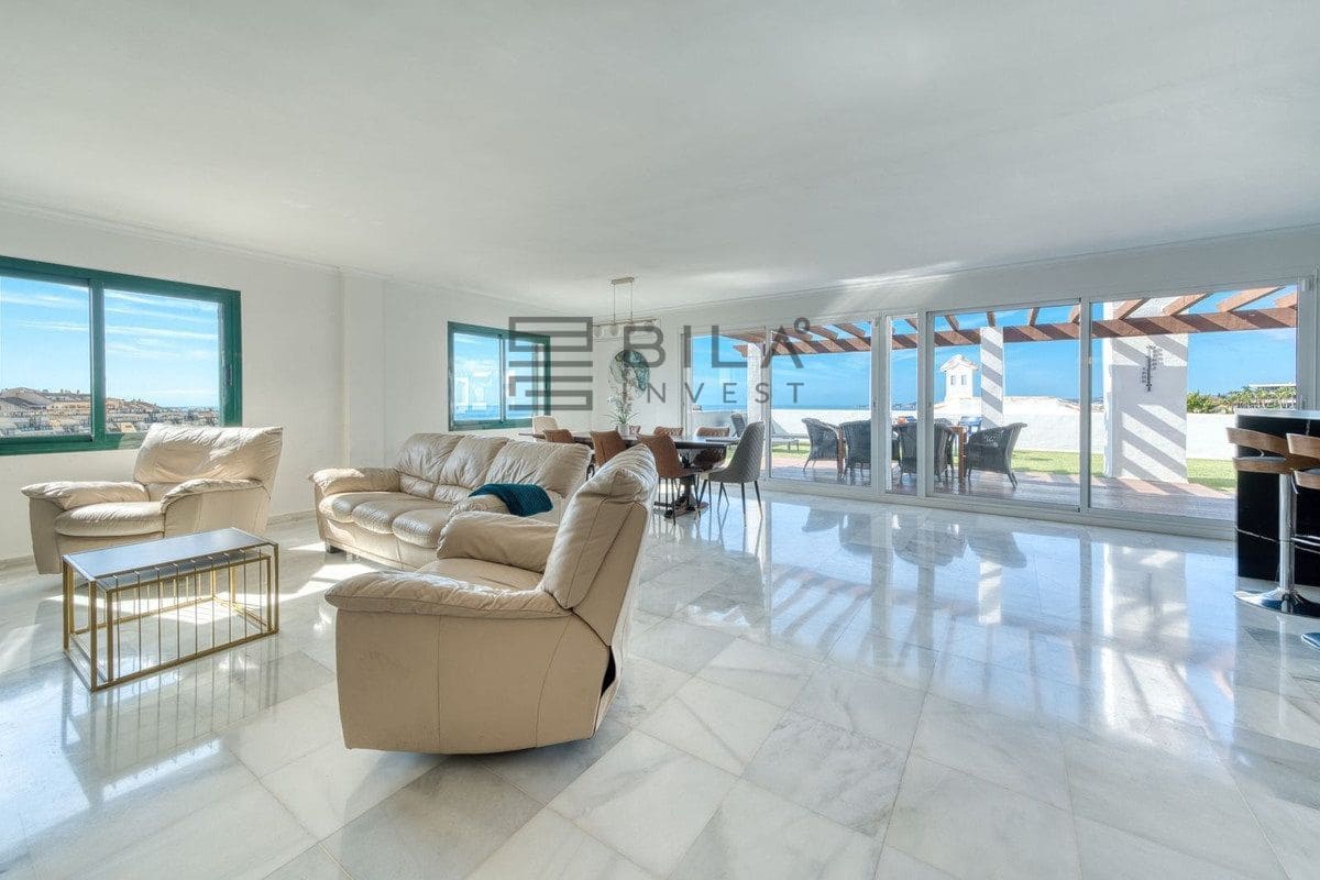 4 bedroom Penthouse for sale in Torrequebrada with pool - € 955,000 (Ref: 9609834)