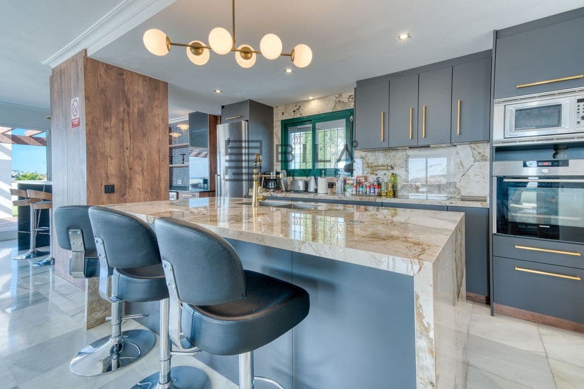 4 bedroom Penthouse for sale in Torrequebrada with pool - € 955,000 (Ref: 9609834)