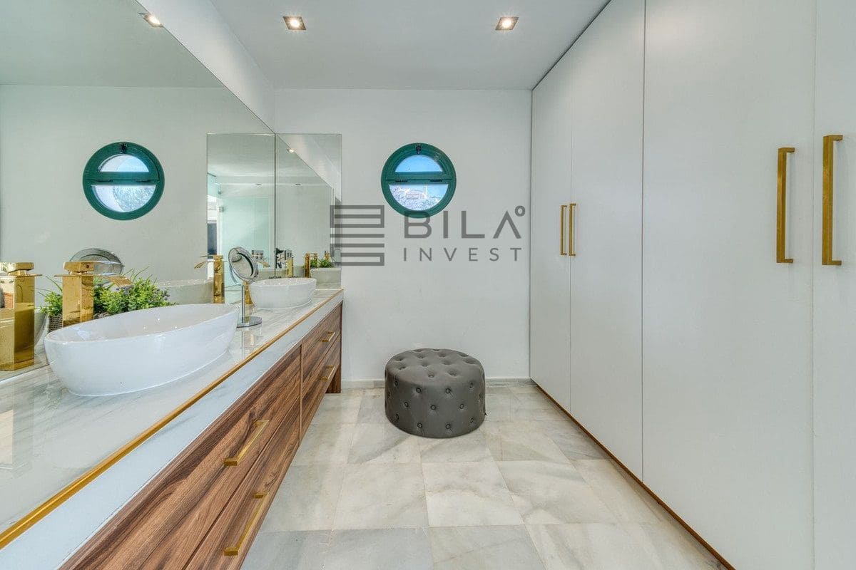 4 bedroom Penthouse for sale in Torrequebrada with pool - € 955,000 (Ref: 9609834)