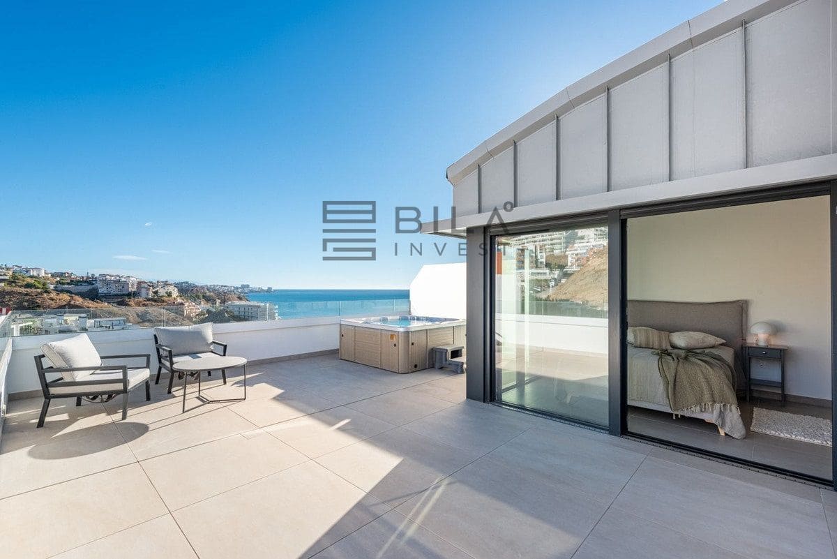 2 soveværelse Penthouse til salg i Carvajal med swimmingpool - € 970.000 (Ref: 9609838)