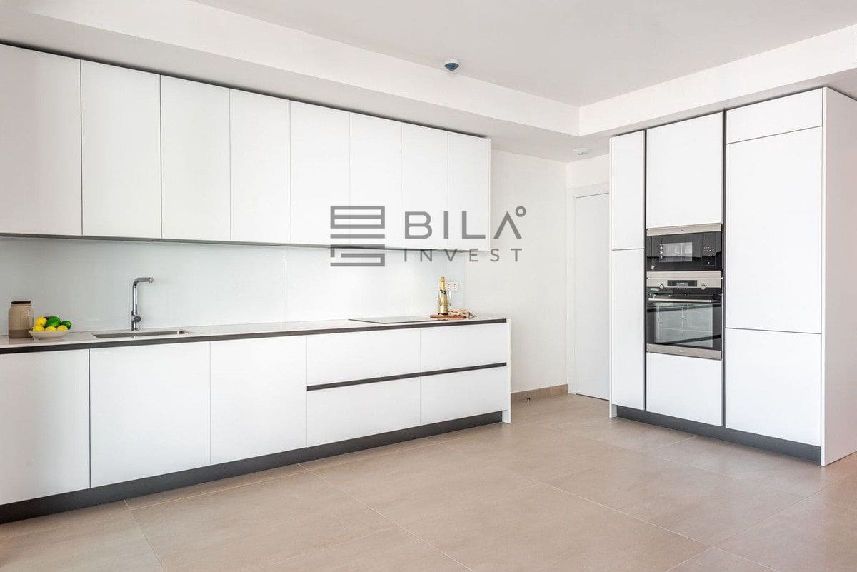 2 soveværelse Penthouse til salg i Carvajal med swimmingpool - € 970.000 (Ref: 9609838)