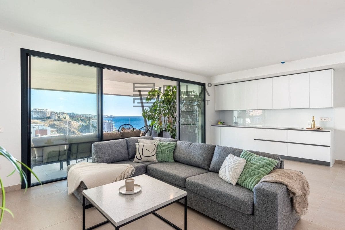 2 soveværelse Penthouse til salg i Carvajal med swimmingpool - € 970.000 (Ref: 9609838)