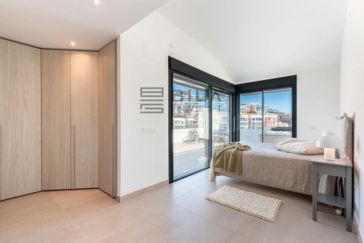 2 soveværelse Penthouse til salg i Carvajal med swimmingpool - € 970.000 (Ref: 9609838)