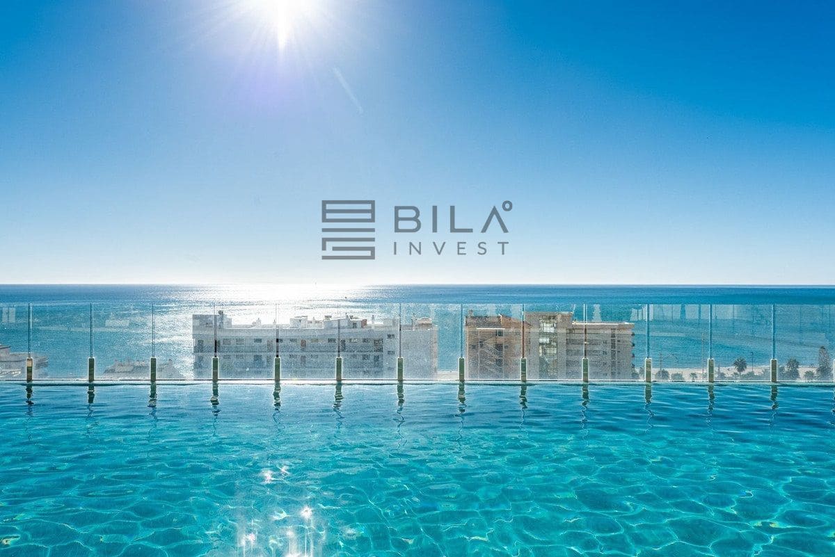 2 soveværelse Penthouse til salg i Carvajal med swimmingpool - € 970.000 (Ref: 9609838)