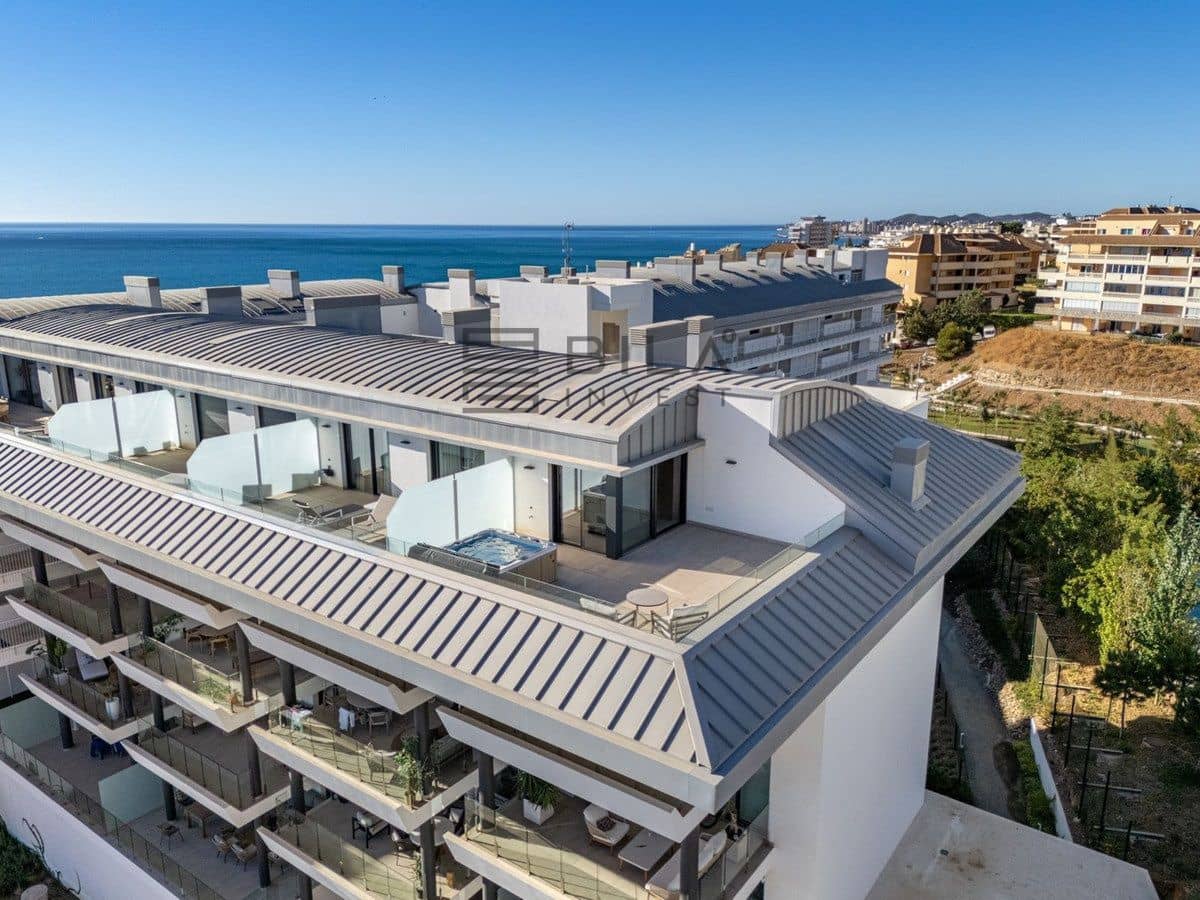 2 soveværelse Penthouse til salg i Carvajal med swimmingpool - € 970.000 (Ref: 9609838)