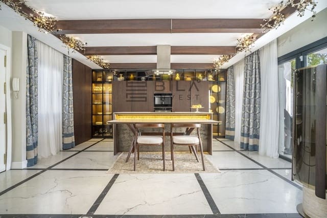 3 chambre Appartement à vendre à Nueva Andalucia, Marbella - 595 000 € (Ref: 9609840)