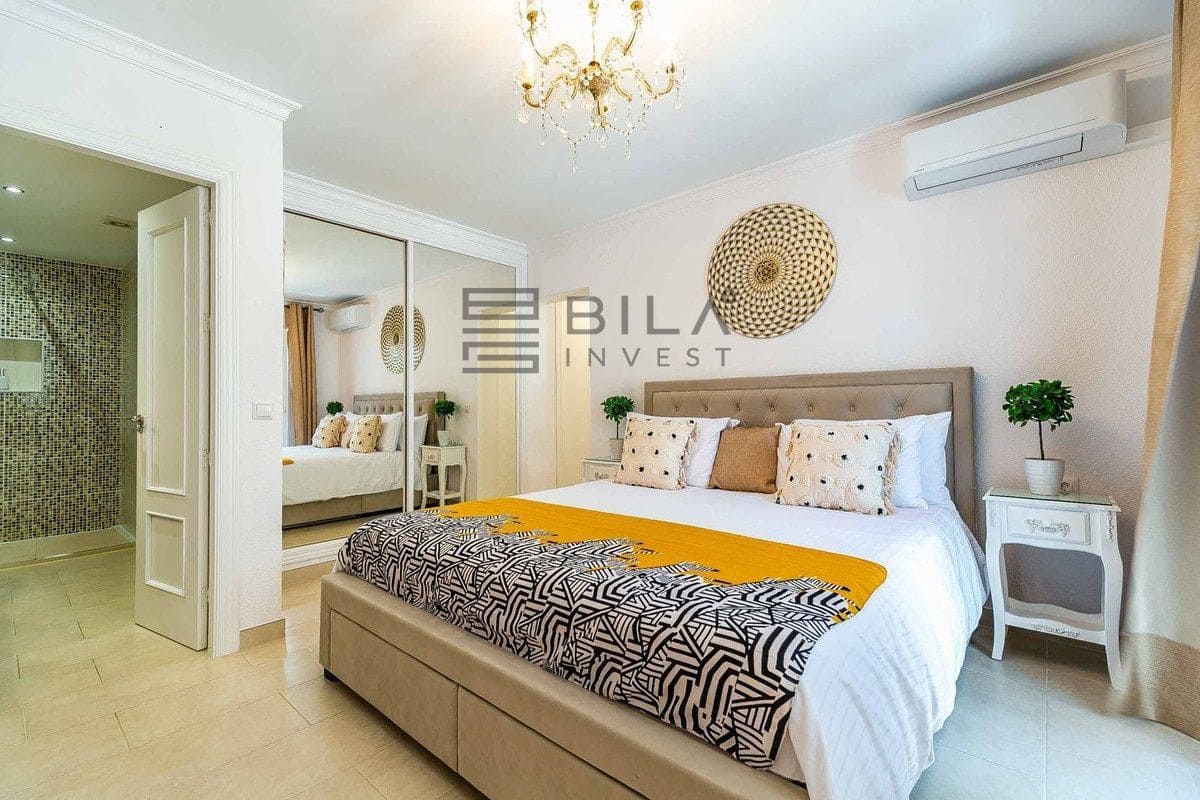 4 sypialnia Willa na sprzedaż w Benalmadena Costa z basenem garażem - 995 000 € (Ref: 9609843)