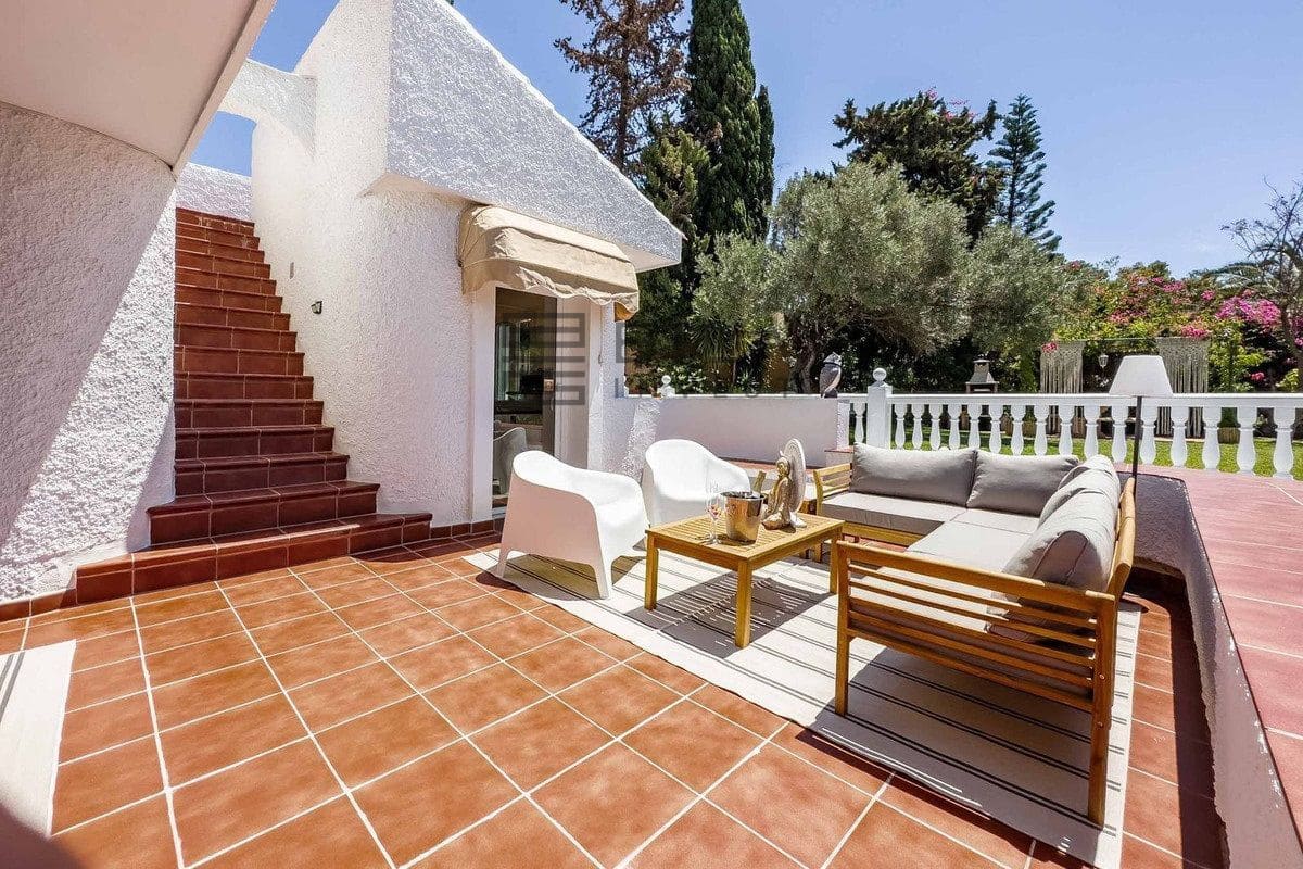4 sypialnia Willa na sprzedaż w Benalmadena Costa z basenem garażem - 995 000 € (Ref: 9609843)