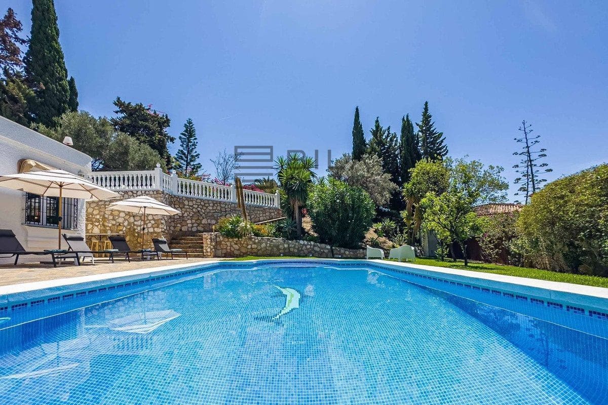 4 sypialnia Willa na sprzedaż w Benalmadena Costa z basenem garażem - 995 000 € (Ref: 9609843)