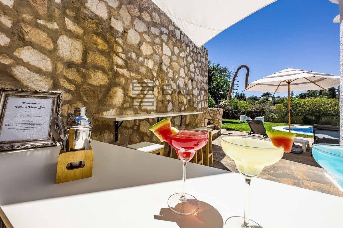 4 sypialnia Willa na sprzedaż w Benalmadena Costa z basenem garażem - 995 000 € (Ref: 9609843)