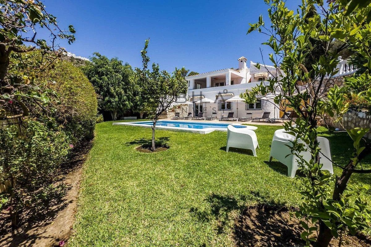 4 sypialnia Willa na sprzedaż w Benalmadena Costa z basenem garażem - 995 000 € (Ref: 9609843)