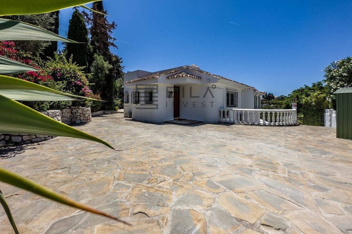4 sypialnia Willa na sprzedaż w Benalmadena Costa z basenem garażem - 995 000 € (Ref: 9609843)
