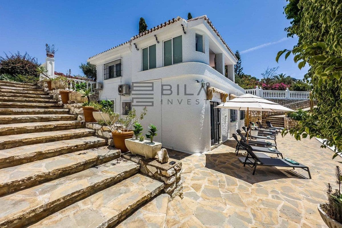 4 sypialnia Willa na sprzedaż w Benalmadena Costa z basenem garażem - 995 000 € (Ref: 9609843)