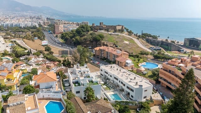 Casa de 3 habitaciones en Fuengirola en venta con piscina - 675.000 € (Ref: 9609845)