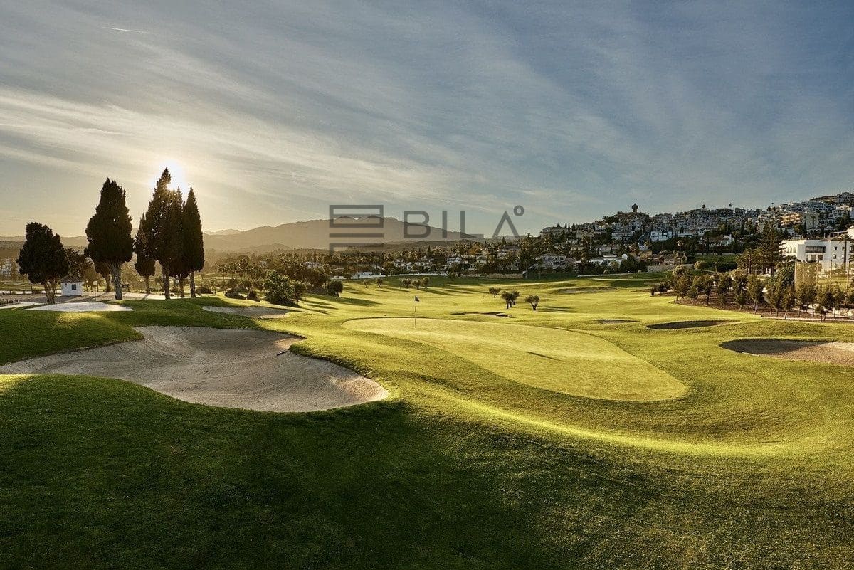 3 bedroom Townhouse for sale in Mijas Golf with pool garage - € 315,000 (Ref: 9609848)