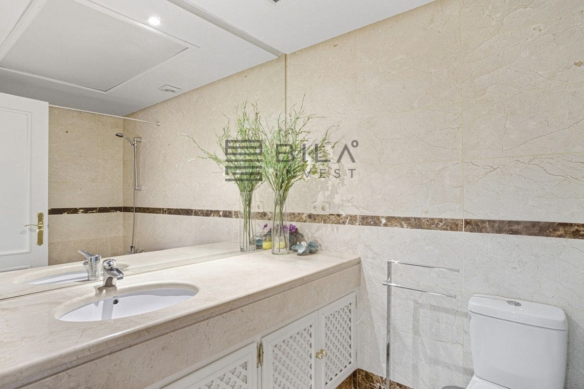 2 chambre Appartement à vendre à Nueva Andalucia avec piscine garage - 565 000 € (Ref: 9609850)