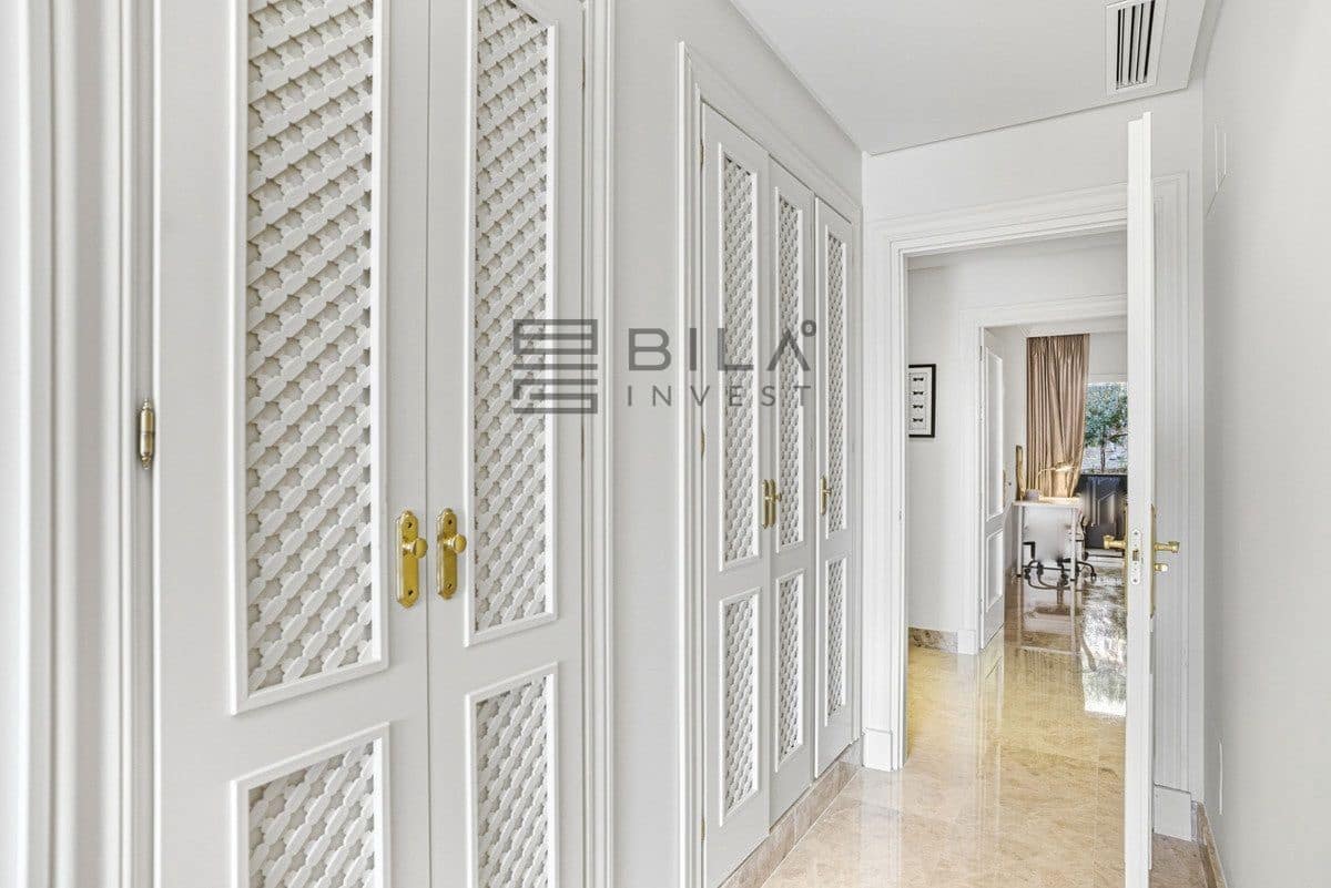 2 chambre Appartement à vendre à Nueva Andalucia avec piscine garage - 565 000 € (Ref: 9609850)