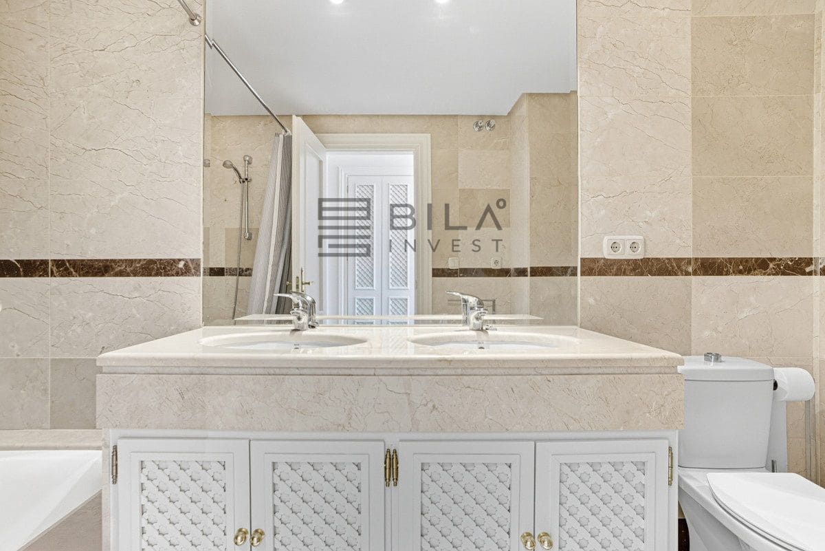 2 chambre Appartement à vendre à Nueva Andalucia avec piscine garage - 565 000 € (Ref: 9609850)