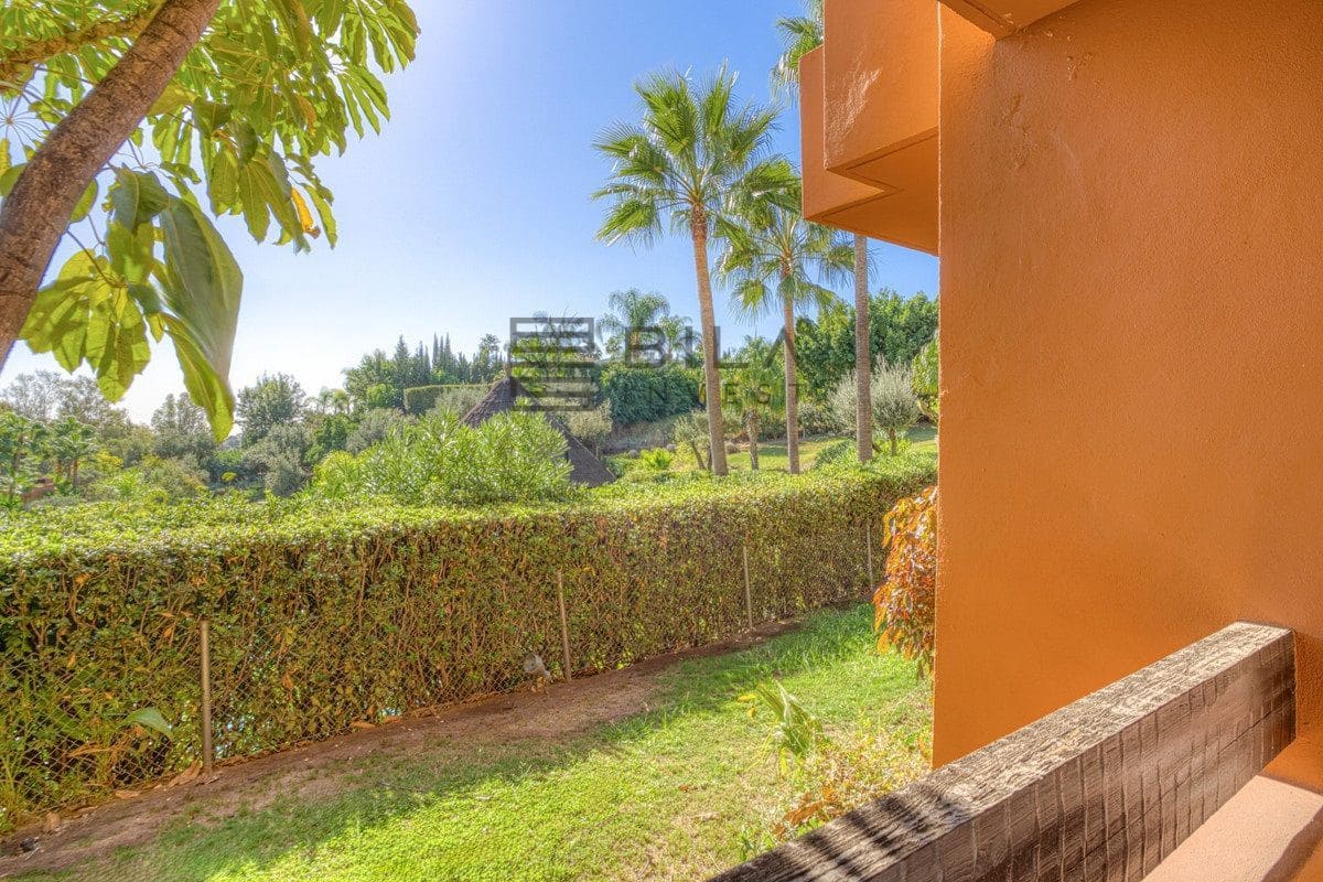2 chambre Appartement à vendre à Nueva Andalucia avec piscine garage - 565 000 € (Ref: 9609850)