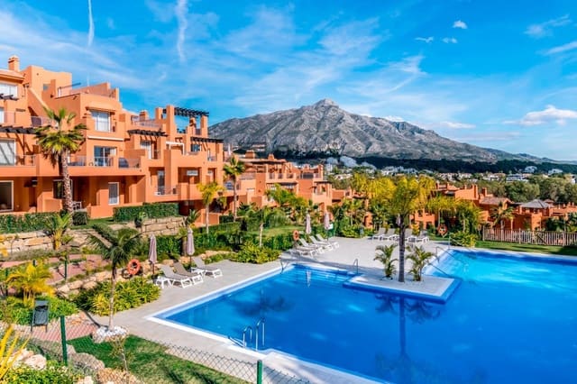 2 soverom Leilighet til salgs i Nueva Andalucia, Marbella med svømmebasseng garasje - € 565 000 (Ref: 9609850)