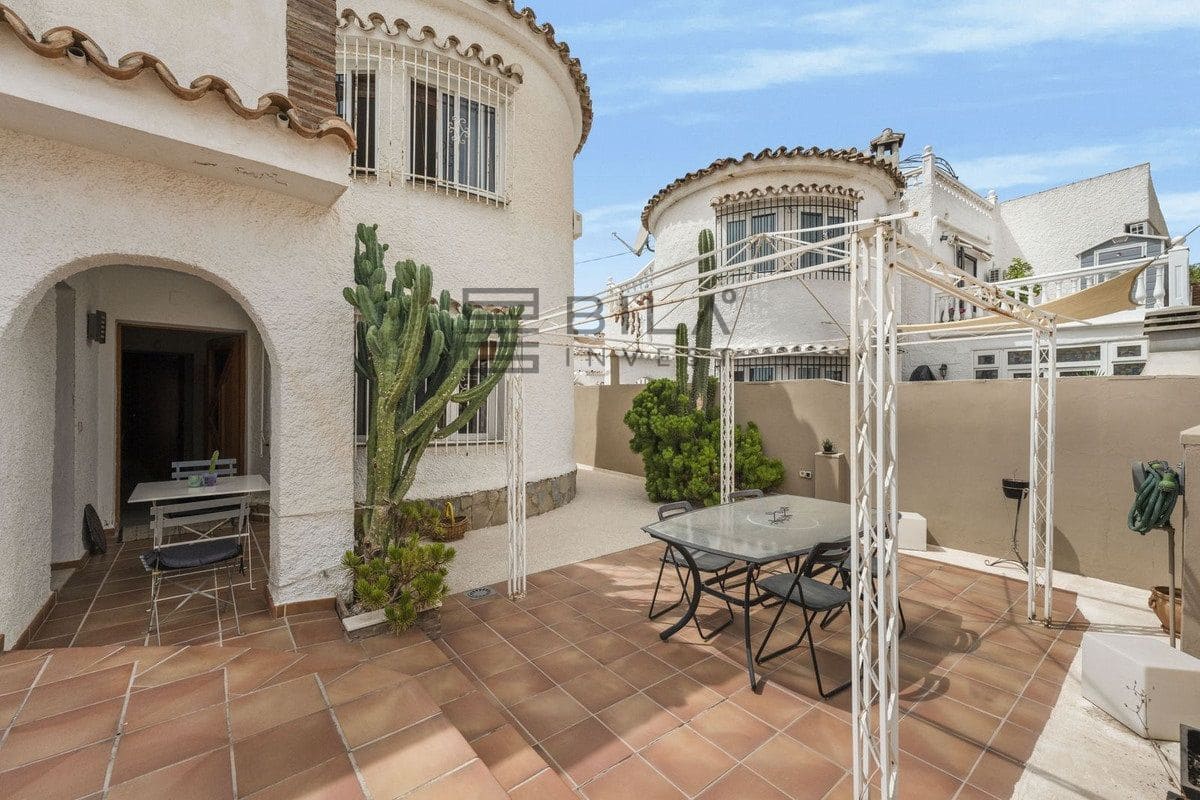 3 soveværelse Byhus til salg i Benalmadena med swimmingpool garage - € 468.000 (Ref: 9609851)
