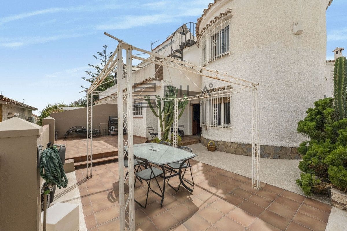 3 soveværelse Byhus til salg i Benalmadena med swimmingpool garage - € 468.000 (Ref: 9609851)