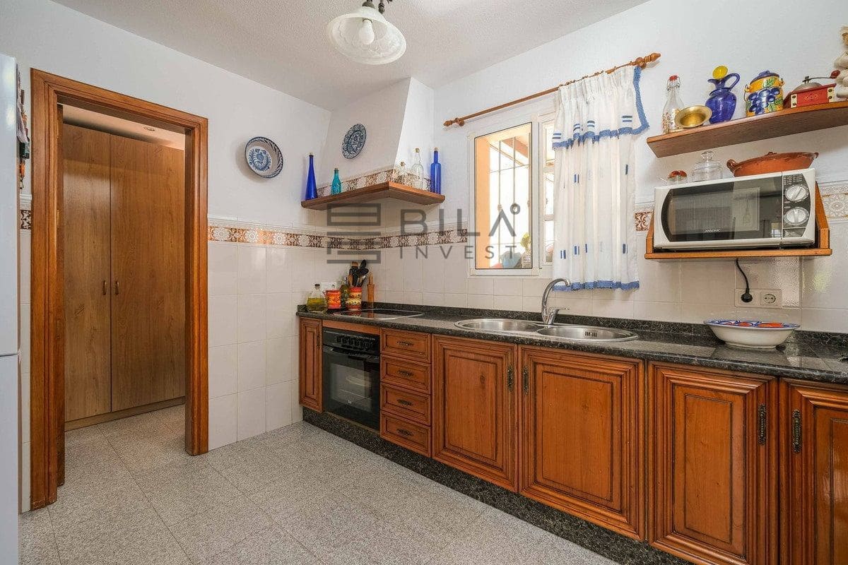 5 soveværelse Villa til salg i El Coto med garage - € 550.000 (Ref: 9609855)