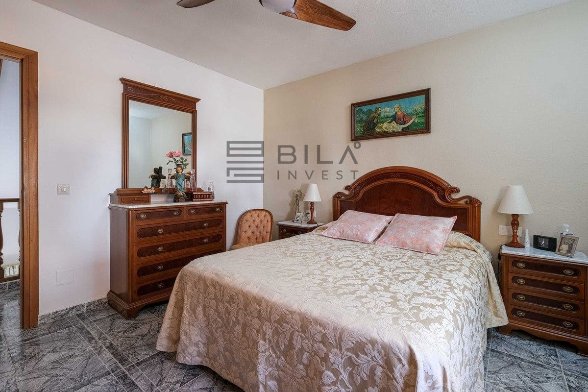 5 soveværelse Villa til salg i El Coto med garage - € 550.000 (Ref: 9609855)