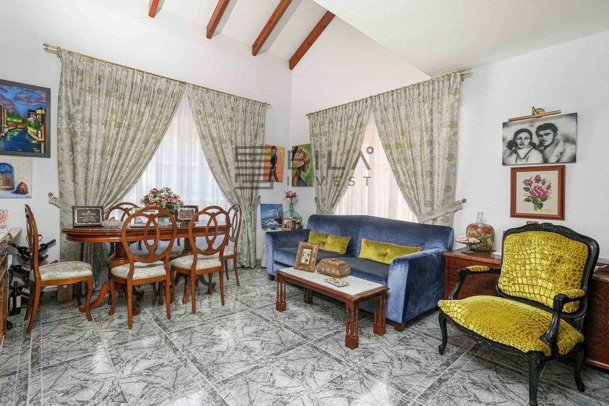 5 soveværelse Villa til salg i El Coto med garage - € 550.000 (Ref: 9609855)