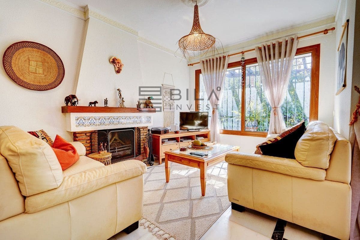 4 bedroom Villa for sale in Calahonda with pool - € 675,000 (Ref: 9609856)