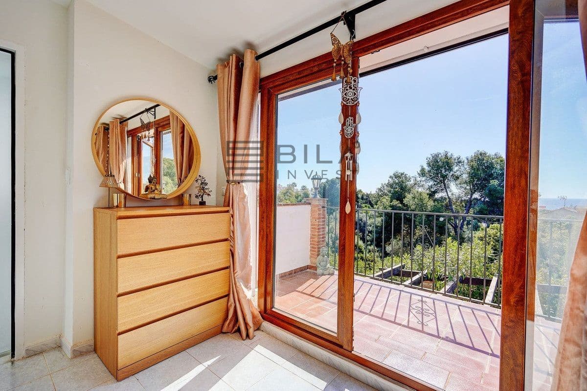 4 bedroom Villa for sale in Calahonda with pool - € 675,000 (Ref: 9609856)