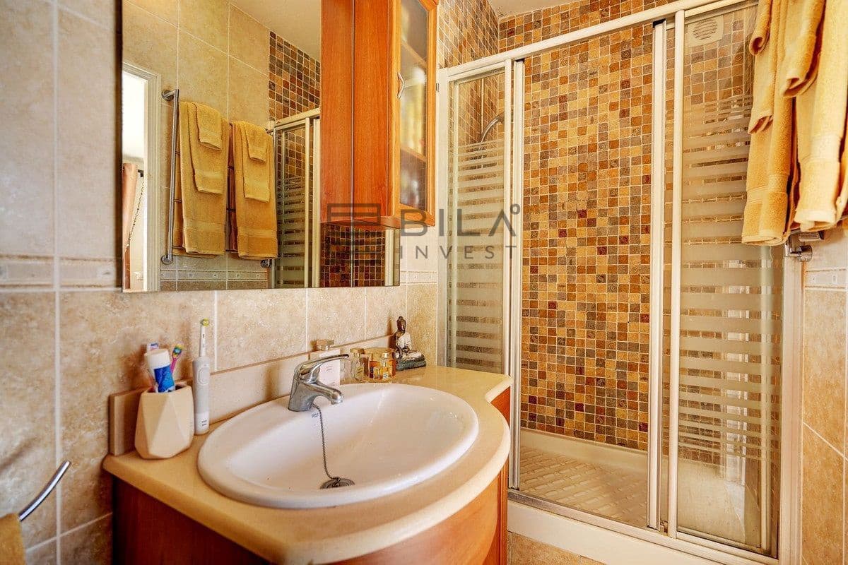 4 bedroom Villa for sale in Calahonda with pool - € 675,000 (Ref: 9609856)