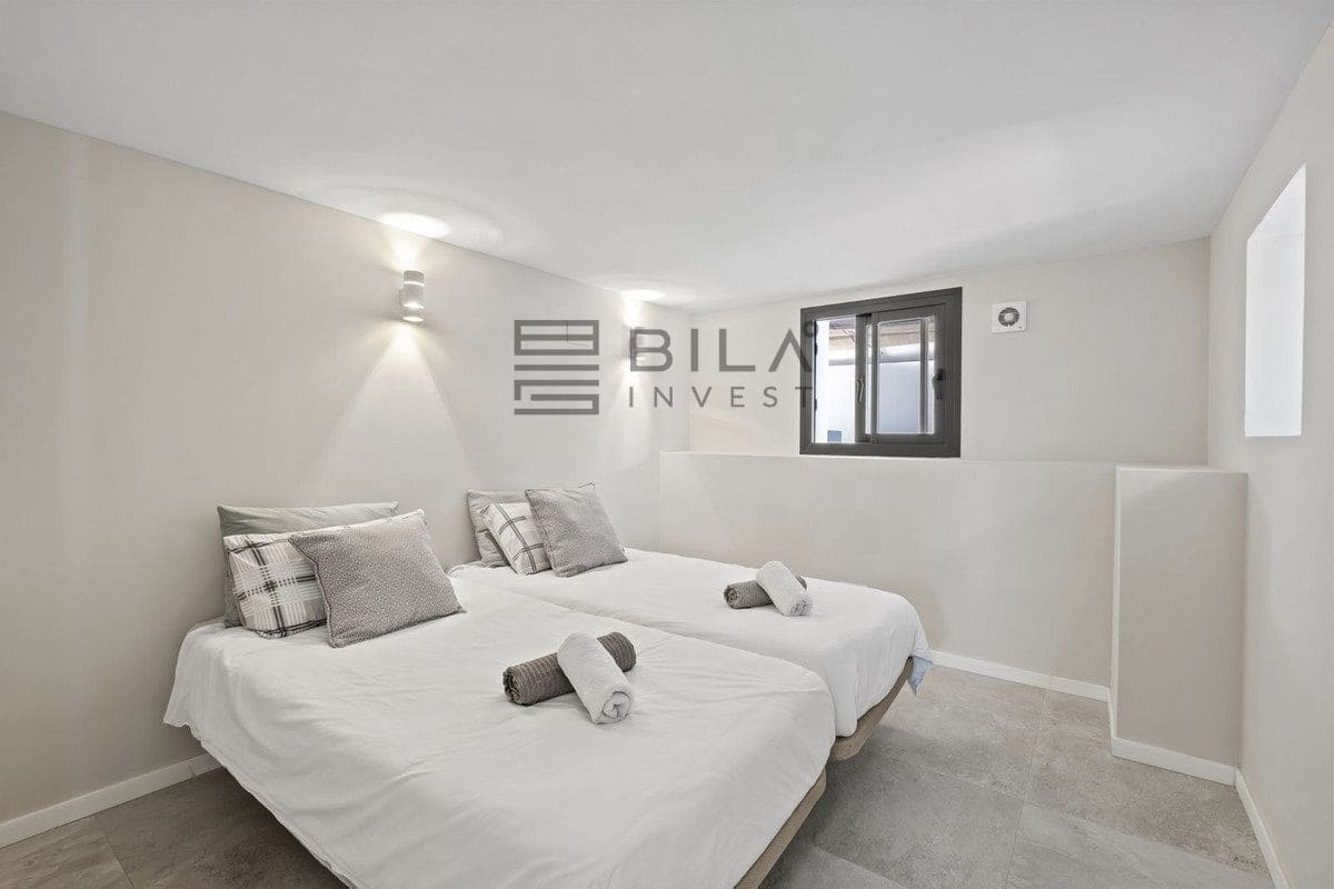 5 sypialnia Willa na sprzedaż w El Faro z basenem garażem - 849 999 € (Ref: 9609857)