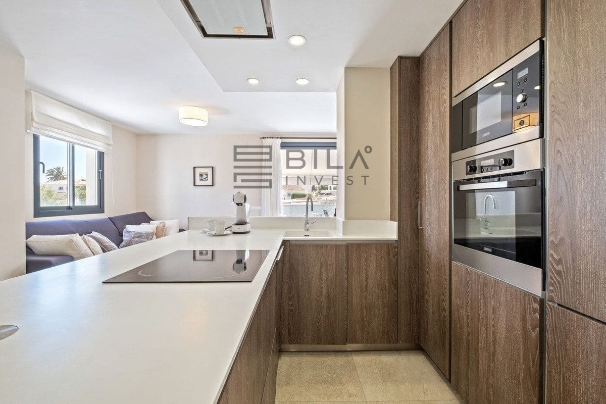 5 sypialnia Willa na sprzedaż w El Faro z basenem garażem - 849 999 € (Ref: 9609857)