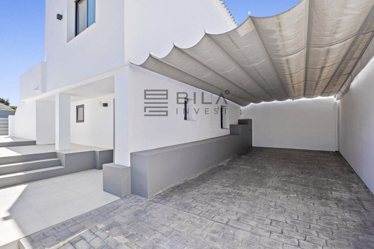 5 sypialnia Willa na sprzedaż w El Faro z basenem garażem - 849 999 € (Ref: 9609857)