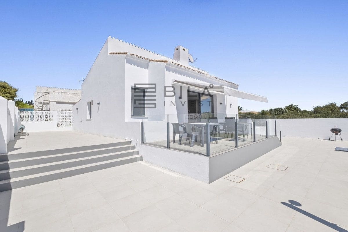 5 sypialnia Willa na sprzedaż w El Faro z basenem garażem - 849 999 € (Ref: 9609857)