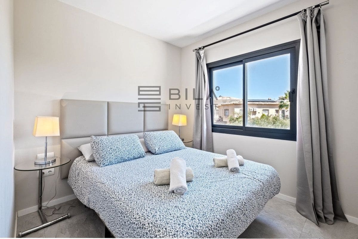 5 sypialnia Willa na sprzedaż w El Faro z basenem garażem - 849 999 € (Ref: 9609857)