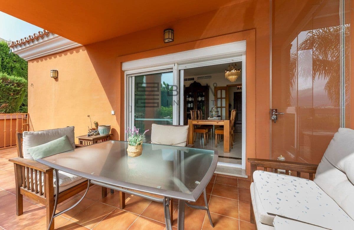 Chalet de 3 habitaciones en Cerro del Aguila en venta con piscina - 735.000 € (Ref: 9609858)