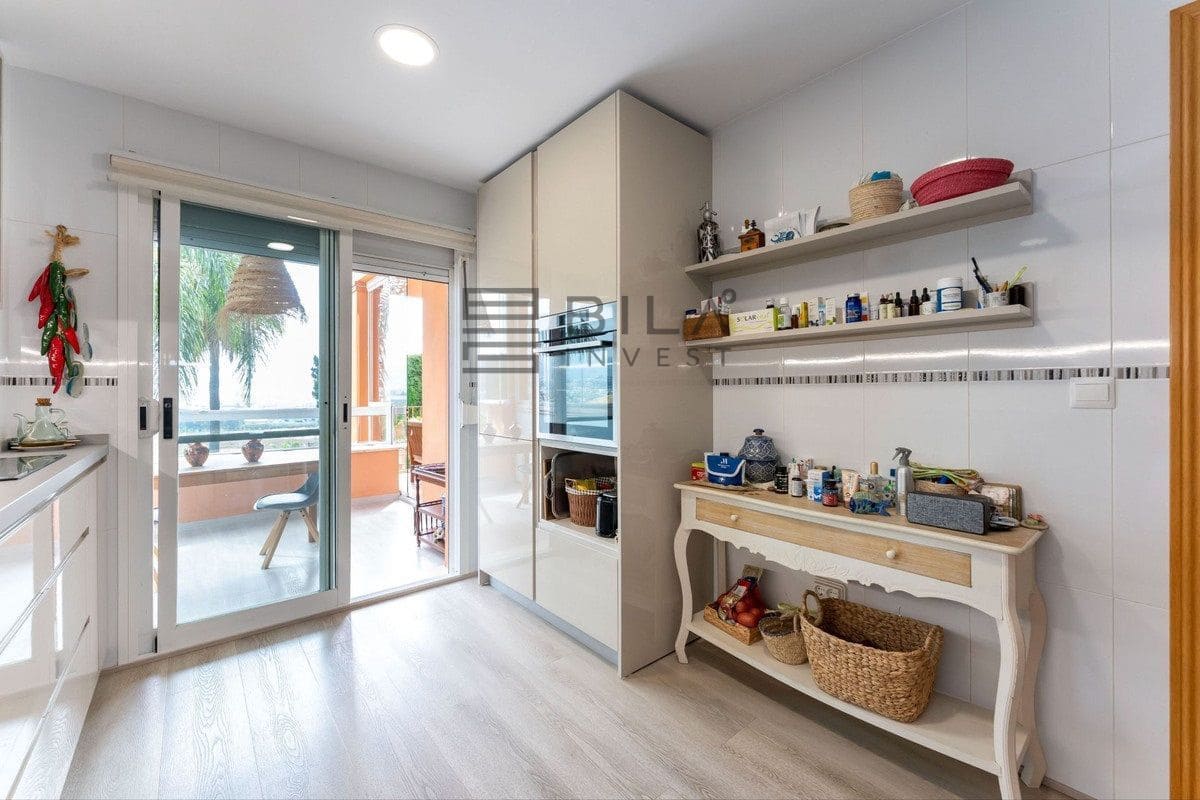 Chalet de 3 habitaciones en Cerro del Aguila en venta con piscina - 735.000 € (Ref: 9609858)