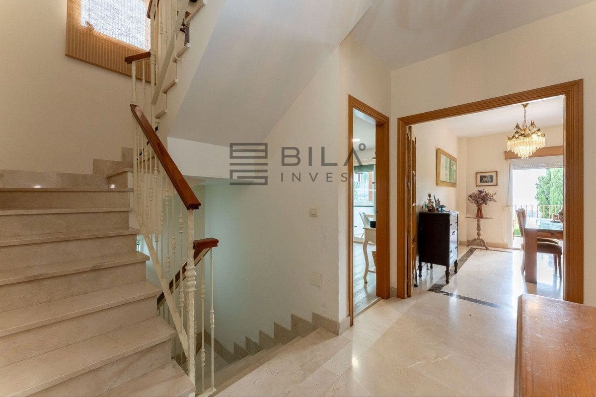 Chalet de 3 habitaciones en Cerro del Aguila en venta con piscina - 735.000 € (Ref: 9609858)