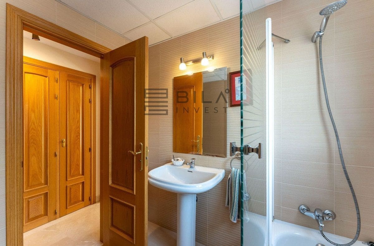 Chalet de 3 habitaciones en Cerro del Aguila en venta con piscina - 735.000 € (Ref: 9609858)