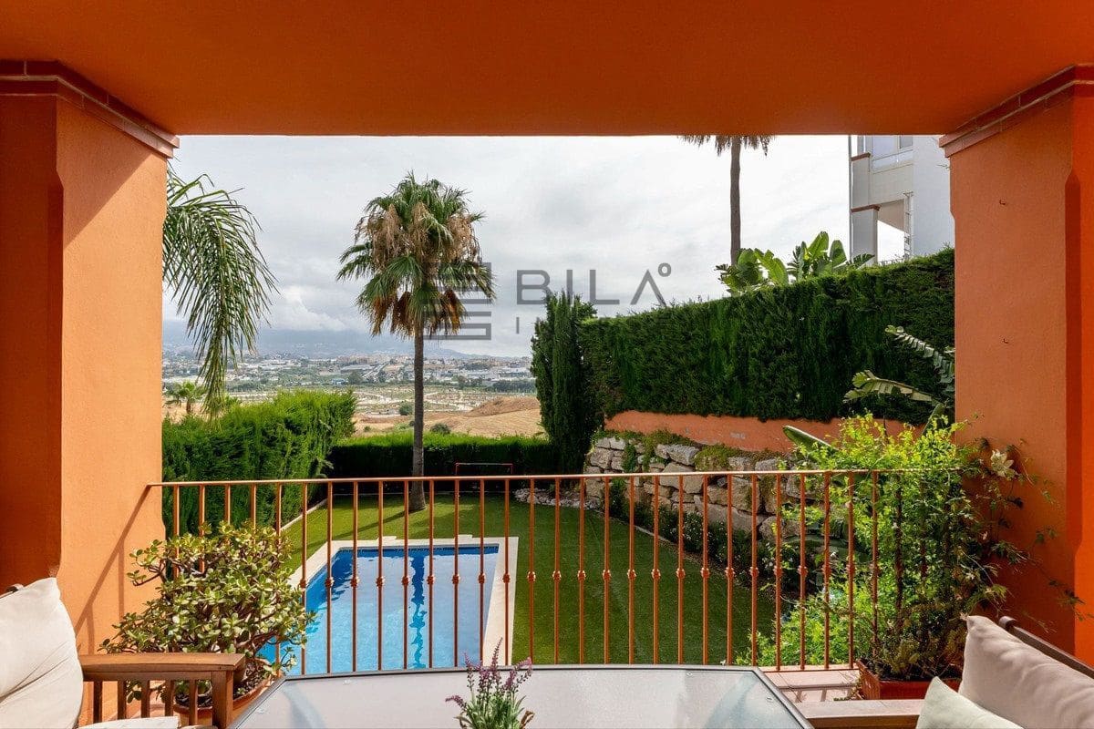 Chalet de 3 habitaciones en Cerro del Aguila en venta con piscina - 735.000 € (Ref: 9609858)