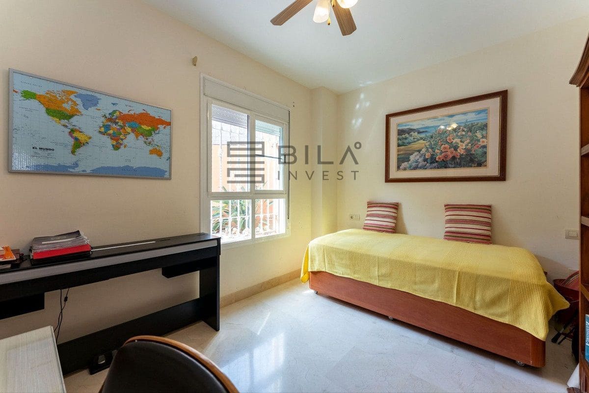 Chalet de 3 habitaciones en Cerro del Aguila en venta con piscina - 735.000 € (Ref: 9609858)