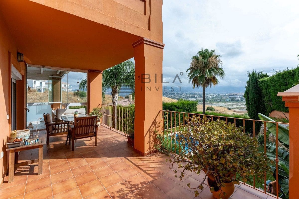 Chalet de 3 habitaciones en Cerro del Aguila en venta con piscina - 735.000 € (Ref: 9609858)