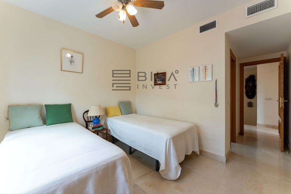 Chalet de 3 habitaciones en Cerro del Aguila en venta con piscina - 735.000 € (Ref: 9609858)