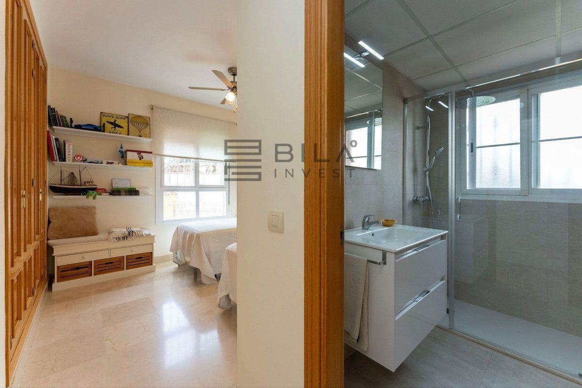 Chalet de 3 habitaciones en Cerro del Aguila en venta con piscina - 735.000 € (Ref: 9609858)